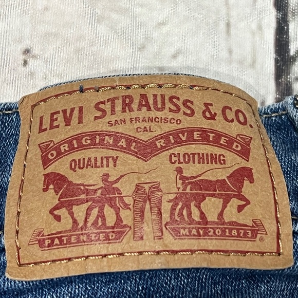 Levis Blue Denim Mid Length Shorts Womens Summer Beach Vacation - Picture 5 of 6